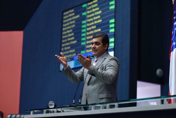 Justiça Federal anula decisão do TRE de barrar candidatura de Abdala Fraxe