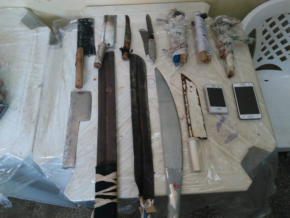 Polícia apreende armas e celulares durante revista em presídio de Manaus 