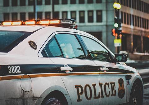 Vários mortos e feridos durante ataque a tiros em centro de distribuição nos EUA  