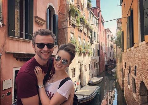 Sandy e Lucas Lima comemoram 10 anos de casados em viagem a Itália