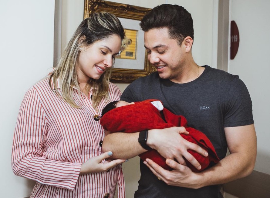 Thyane Dantas e Wesley Safadão mostram foto com o filho, Dom