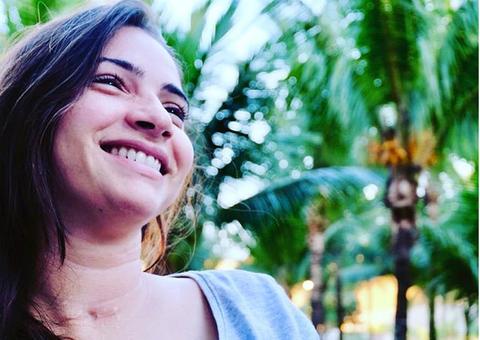 Ex-ginasta Lais Souza posta foto em pé e fãs se emocionam
