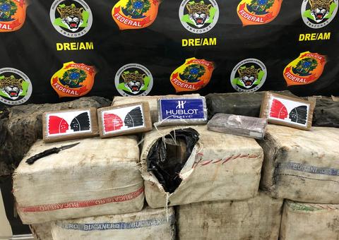 PF apreende mais de 800 kg de cocaína pura escondida em balsa no Amazonas 