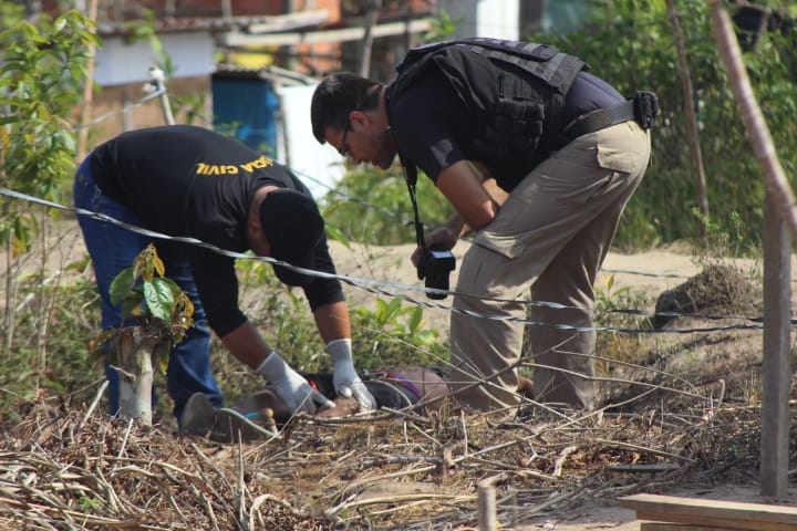 Homem é morto com sete tiros dentro de invasão em Manaus 