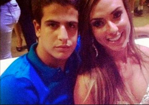 Nicole Bahls volta a criticar Claudia Raia por não ter aprovado romance com Enzo