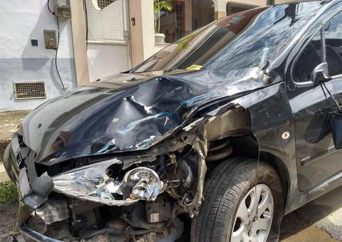 Ciclista escapa com vida após ser atropelado e arrastado por carro dirigido por menina de 13 anos