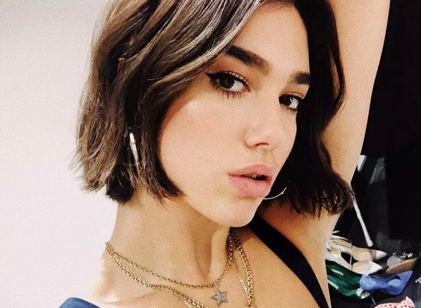 Dua Lipa adere à campanha contra Bolsonaro e tweeta em português