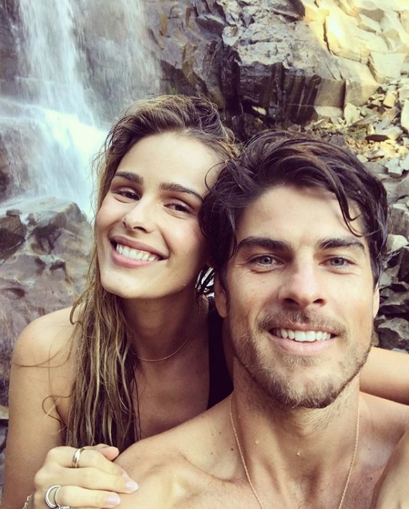 Yasmin Brunet e marido aparecem sarados em foto íntima e 'quebram' a internet