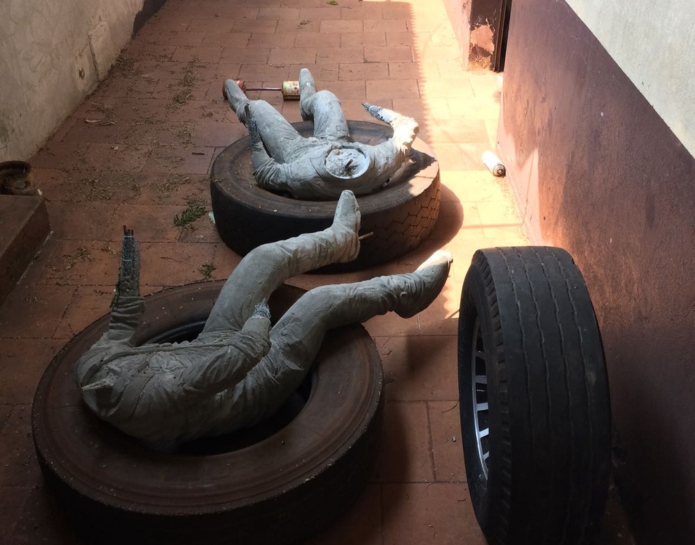 Prefeitura é investigada por irregularidades em licitação de estátuas de Chitãozinho e Xororó 