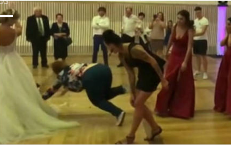 Penetra bêbada rouba buquê, cai de cara e quase derruba noiva