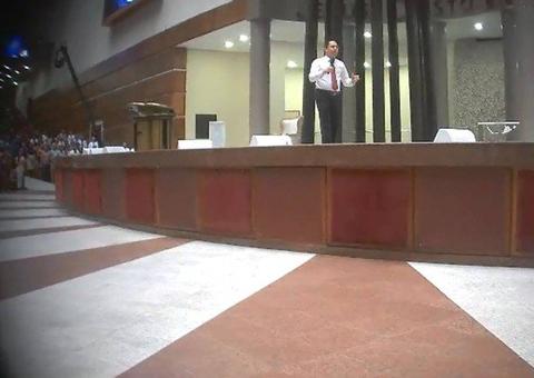 Igrejas fazem campanha em cultos com pedidos de votos dissimulados em orações