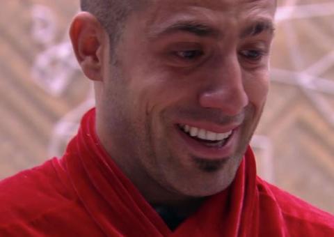 Assista ao reencontro emocionante de Kaysar com a família após 7 anos separados