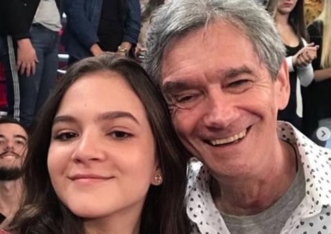 'Altas Horas' tira Mel Maia do palco em quadro sobre sexualidade e gera críticas nas redes