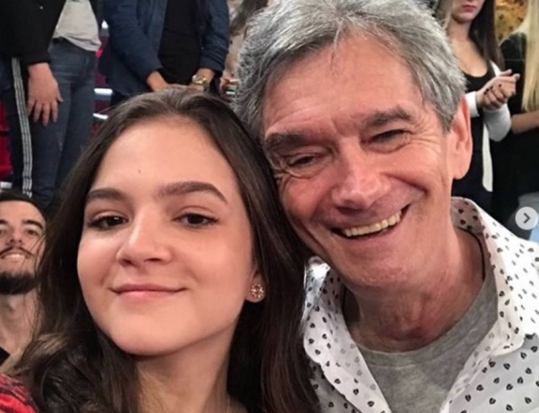 'Altas Horas' tira Mel Maia do palco em quadro sobre sexualidade e gera críticas nas redes