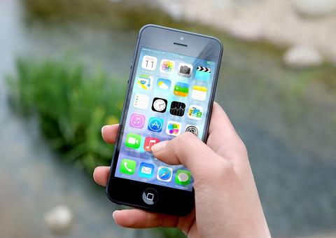  Consumidora cobrada para atualizar software de celular será indenizada