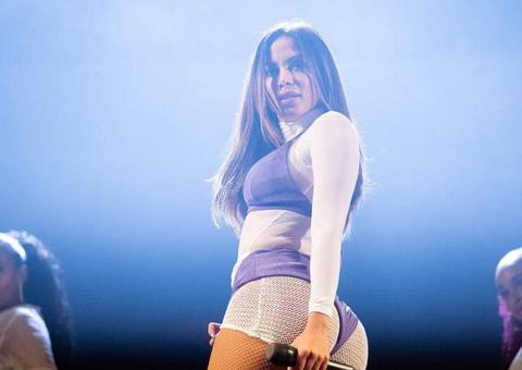 Em show, Anitta revela sua posição sobre Bolsonaro e detalhe chama atenção