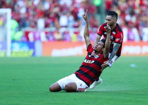 Flamengo vence o Atlético-MG e encurta distância para a liderança do Brasileiro