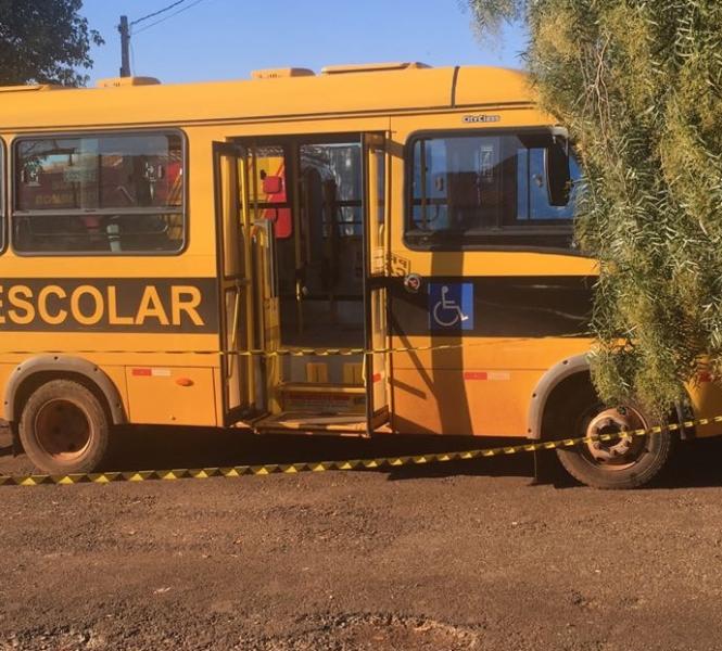 Criança de 2 anos morre atropelada por ônibus da Apae 