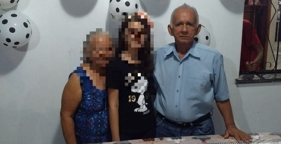 Em Manaus, motorista avança sinal vermelho e atropela casal de idosos 