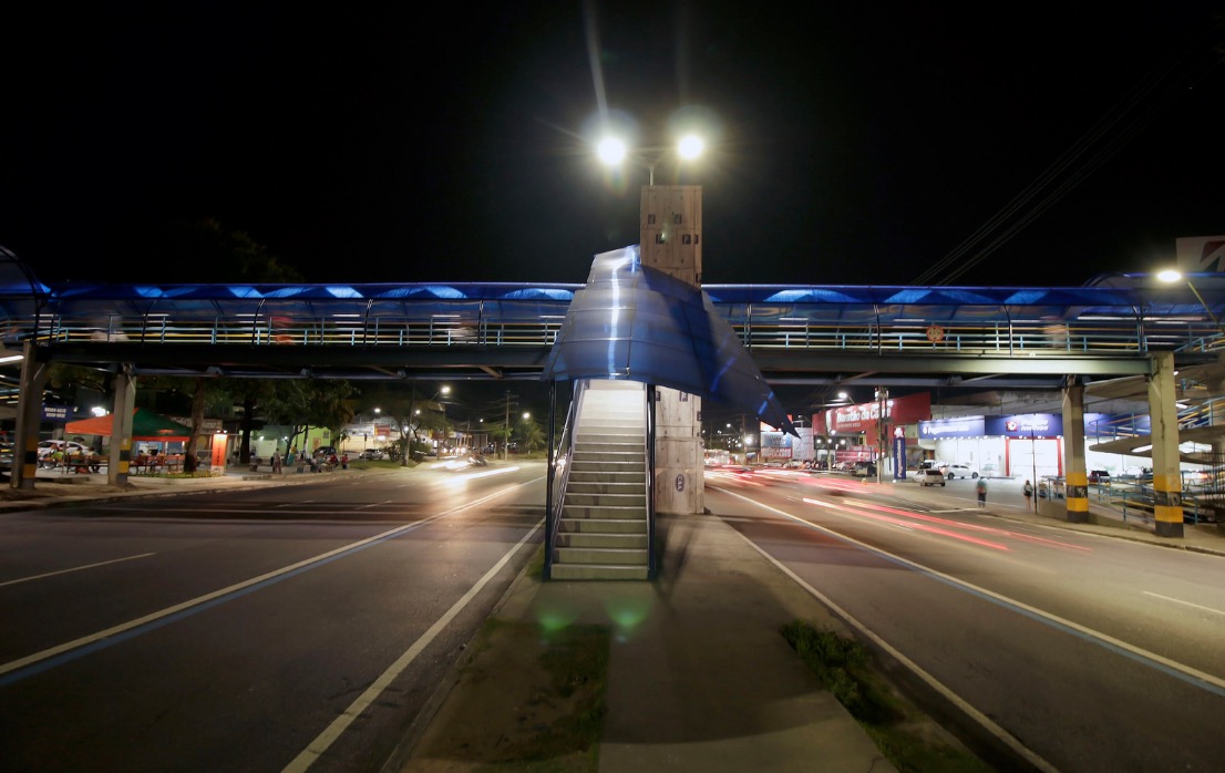 Prefeitura revitaliza passarelas com iluminação LED em Manaus 
