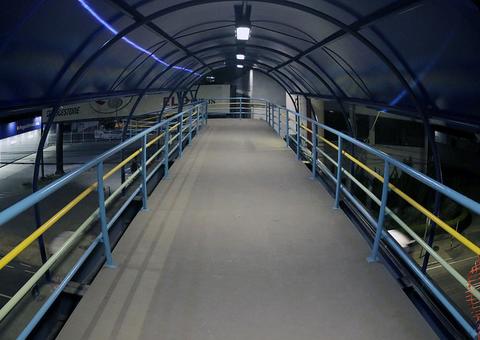 Prefeitura instala iluminação LED em passarelas de Manaus 