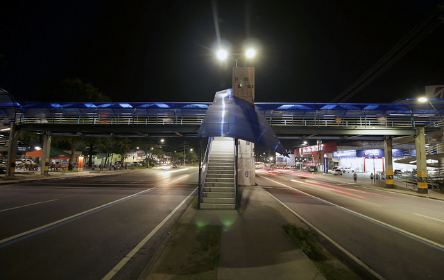 Prefeitura instala iluminação LED em passarelas de Manaus 