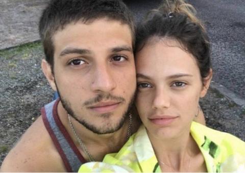 Chay Suede e Laura Neiva se reaproximam e voltam a se seguir no Instagram