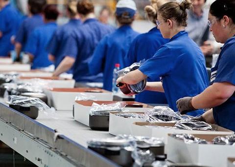 TRT aumenta indenização a funcionária que adquiriu doenças como auxiliar de produção  