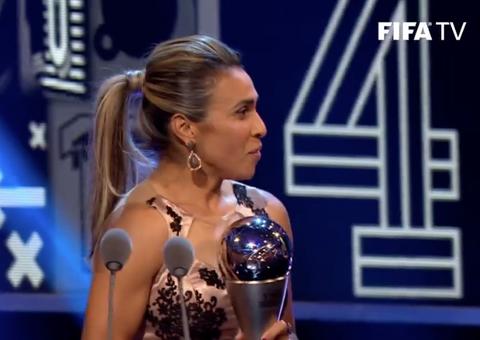 Marta volta ao topo e é eleita Melhor do Mundo pela sexta vez