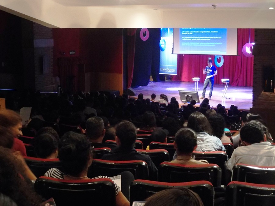 ‘Enem Talks' encerra inscrições para aulões gratuitos nesta terça-feira