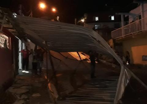 Forte temporal destelha casas e deixa criança ferida em Manaus