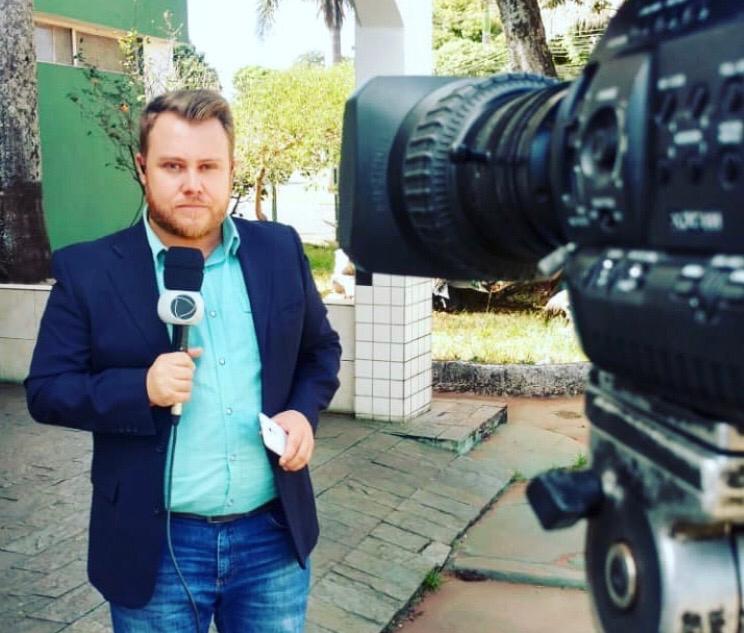 Bêbado, jornalista da Record é preso após bater em cinco carros e atropelar três pessoas