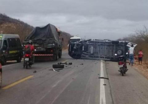 Acidente deixa três mulheres e uma criança mortas e 14 feridos na BR-428