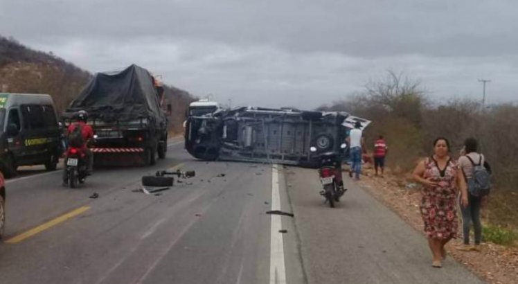 Acidente deixa três mulheres e uma criança mortas e 14 feridos na BR-428