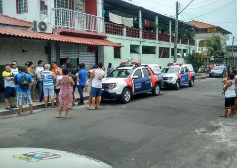 Com corte no pescoço, dono de bar é encontrado morto dentro de casa em Manaus 