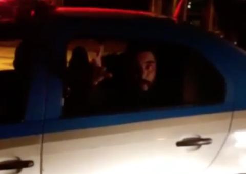 Vídeo mostra André Gonçalves ameaçando e xingando policiais no Rio