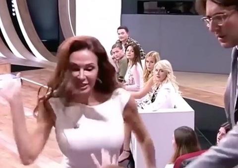 Atriz viraliza na internet após avançar em mulher que fez comentário maldoso 'pelo meu filho'