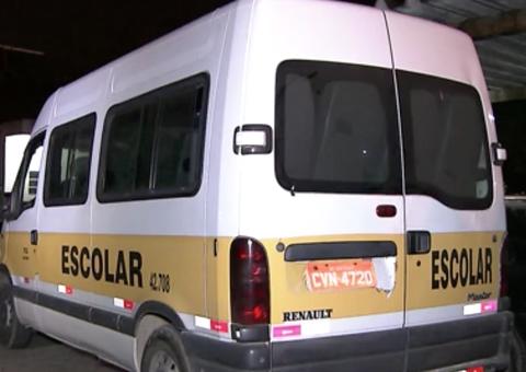 Menino de três anos é atingido por bala perdida dentro de van escolar