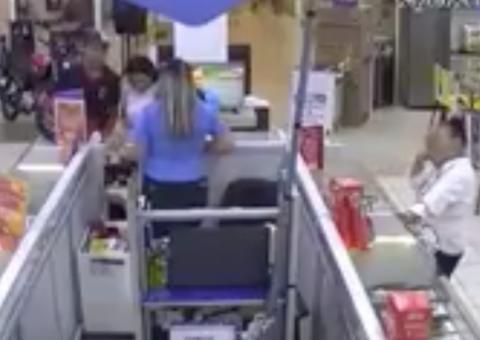 Vídeo flagra momento que trio invade e rouba loja de shopping em Manaus