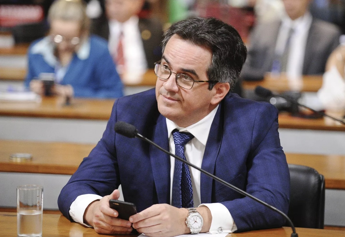 Senador Ciro Nogueira é alvo de operação da Polícia Federal 