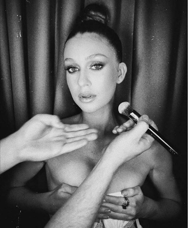 Marina Ruy Barbosa posta clique sensual na França 