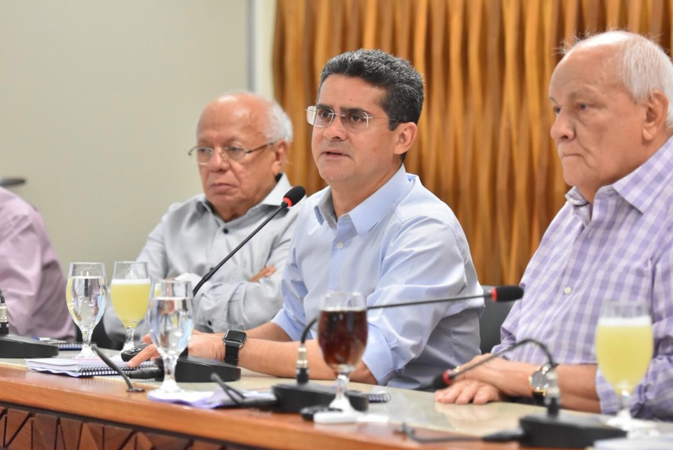 A empresários, David Almeida se compromete a desburocratizar o Estado para atrair investidores