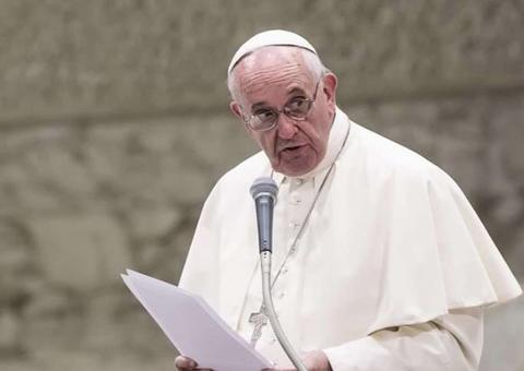 Papa Francisco é atacado por brasileiros após postagem onde critica programas de armamento