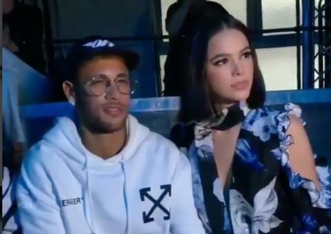 Neymar e Bruna Marquezine roubam a cena durante desfile em Paris
