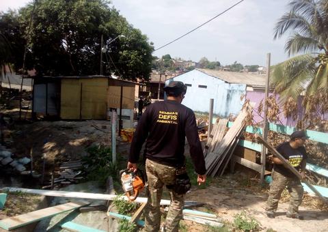 Em Manaus, barrancos são demolidos e moradores recebem multa de R$ 5,3 mil