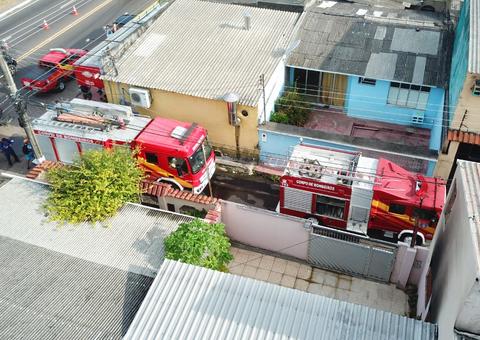 Quarto pega fogo após queda de energia em Manaus