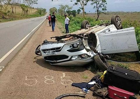 Após festa de despedida, delegado morre ao capotar carro em rodovia