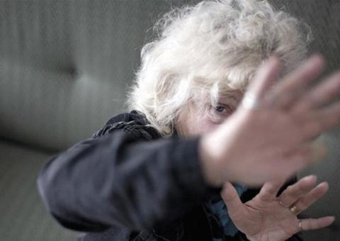 Homem é preso após agredir a atear fogo na esposa de 75 anos