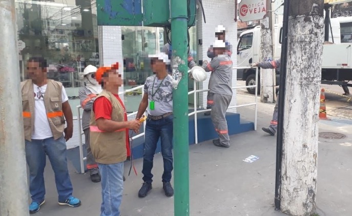 Em Manaus, funcionário morre eletrocutado enquanto fazia instalação de semáforo