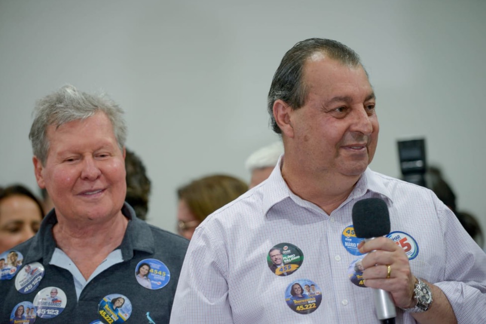 Omar Aziz se reúne com professores e lideranças da Igreja Universal em Manaus